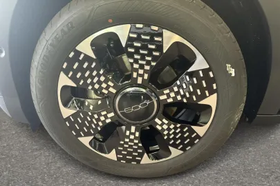 Car image 20