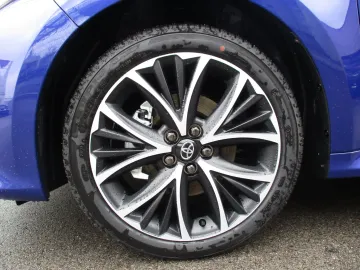 Car image 26