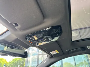 Car image 40