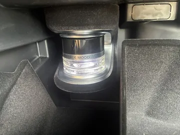 Car image 28