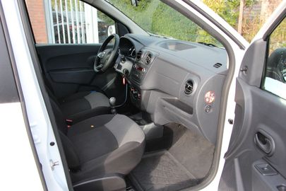 Car image 12