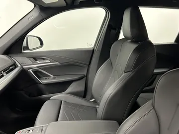 Car image 35