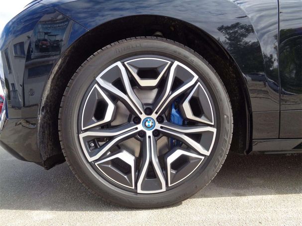 BMW iX xDrive40 240 kW image number 5