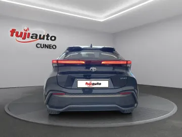 Car image 4