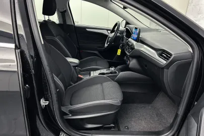 Car image 32