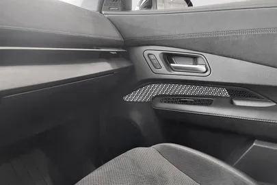 Car image 28