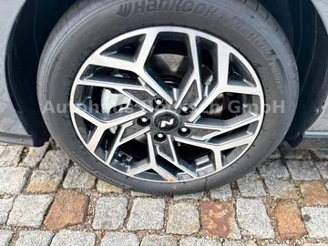 Car image 25