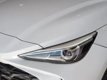 Car image 25
