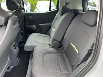Car image 29