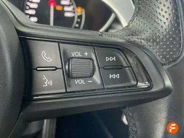 Car image 32