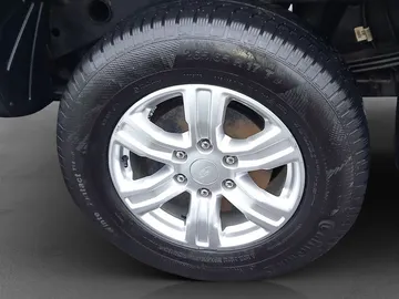 Car image 27