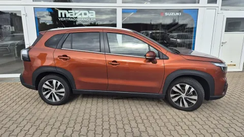 Car image 3