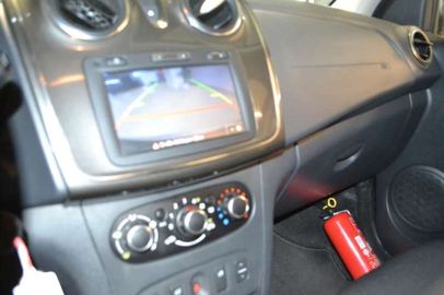 Car image 13