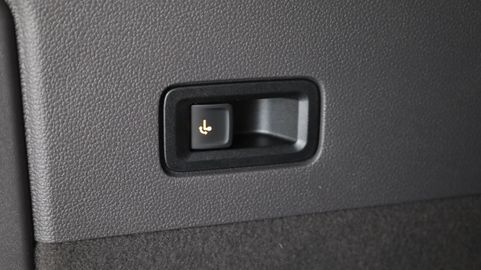 Car image 34