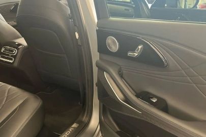 Car image 34