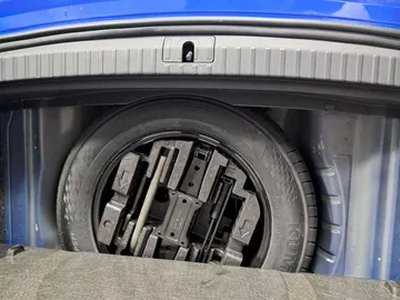 Car image 28