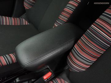 Car image 24