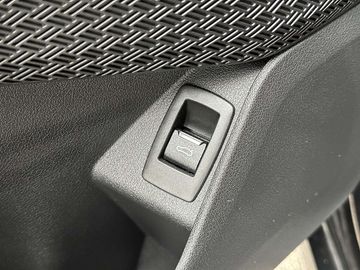 Car image 36