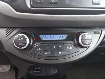 Car image 26