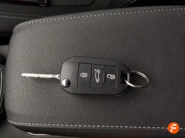 Car image 25