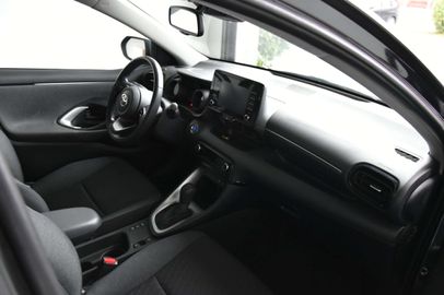 Car image 9