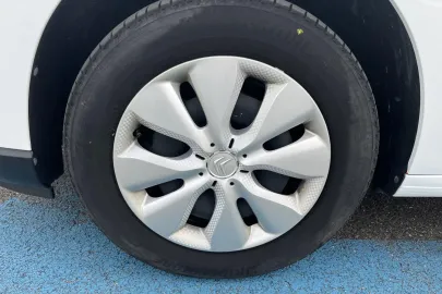 Car image 33