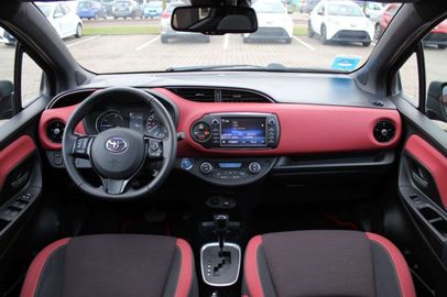 Car image 11