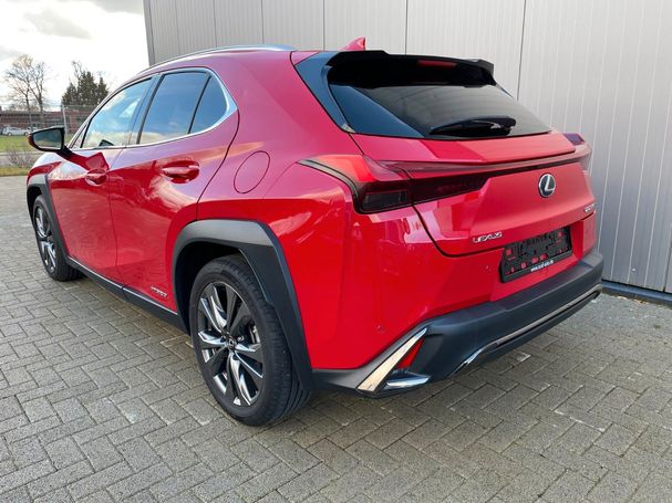 Lexus UX 250h F Sport E-FOUR 135 kW image number 4