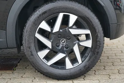 Car image 28