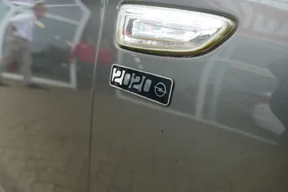 Car image 26