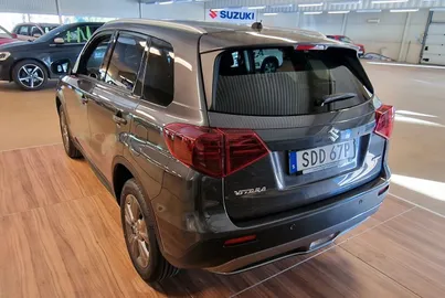 Car image 5