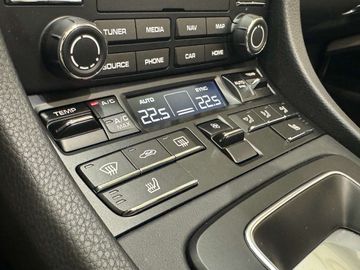 Car image 28