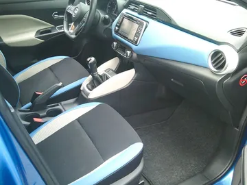 Car image 19