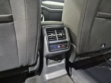 Car image 32