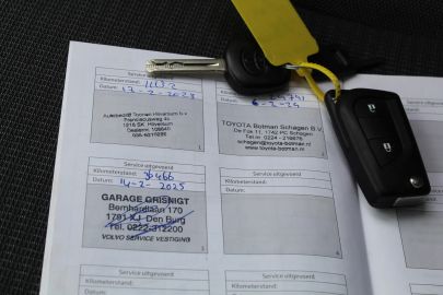 Car image 25