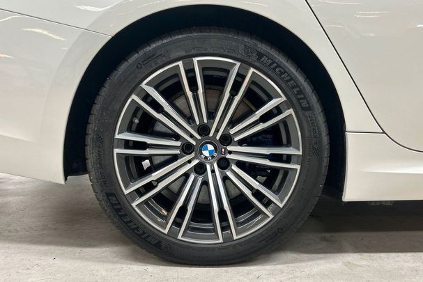 BMW 330e Touring M Sport xDrive 216 kW image number 11