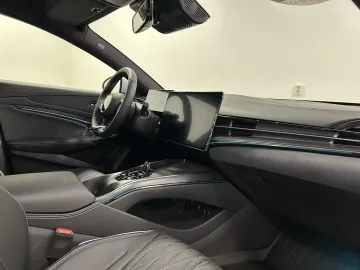 Car image 33