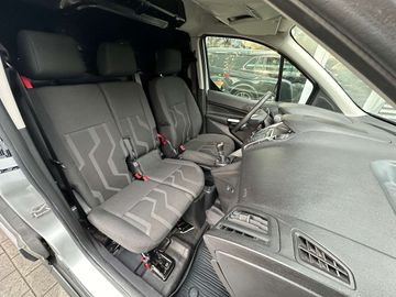 Car image 32