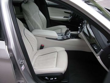 Car image 32