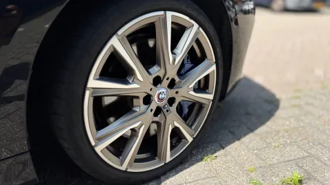 Car image 24