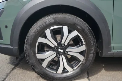 Car image 27