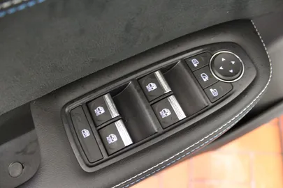 Car image 48