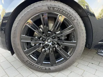 Car image 32