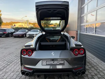 Car image 40