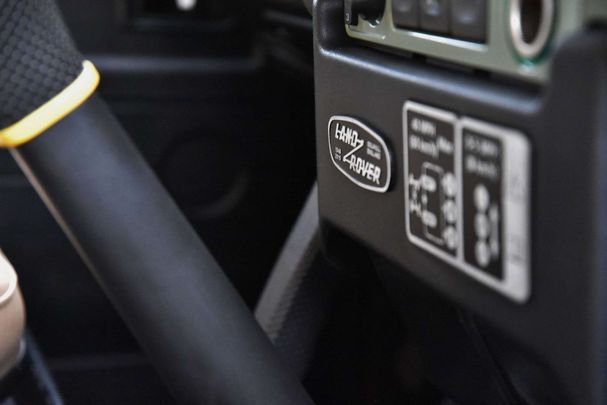 Land Rover Defender 90 90 kW image number 25