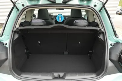 Car image 30