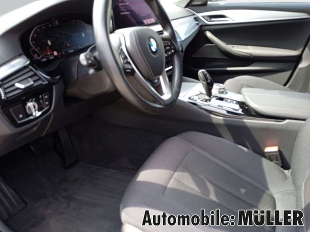 BMW 530i Touring xDrive 185 kW image number 13