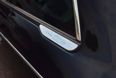 Car image 28