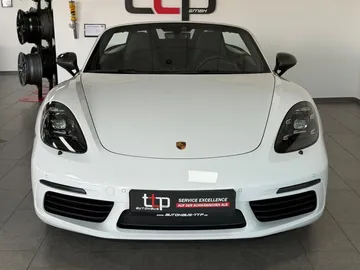 Car image 30