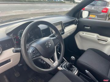Car image 4